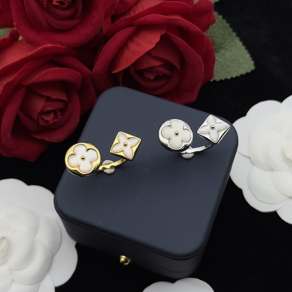 Louis Vuitton Jewelry Style 40