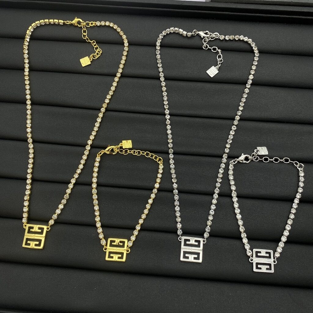 Givenchy Necklace Style 45 40