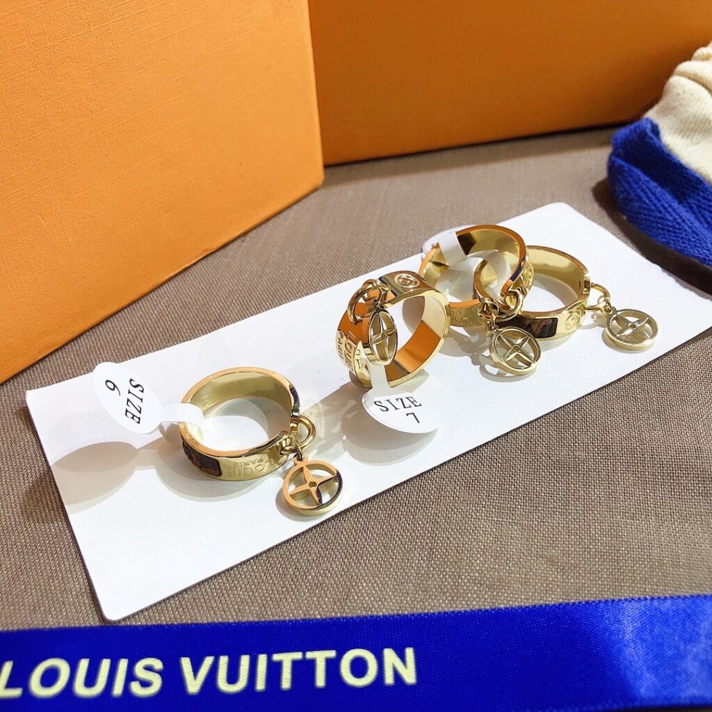 Louis Vuitton Jewelry Style 35 size678