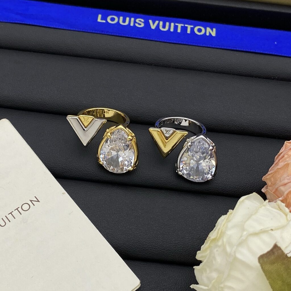 Louis Vuitton Jewelry Style 37