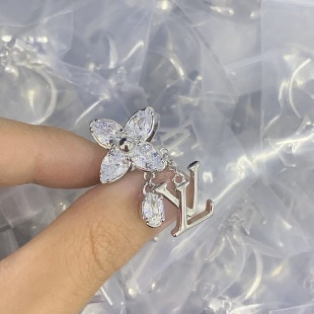 Louis Vuitton Jewelry Style 37