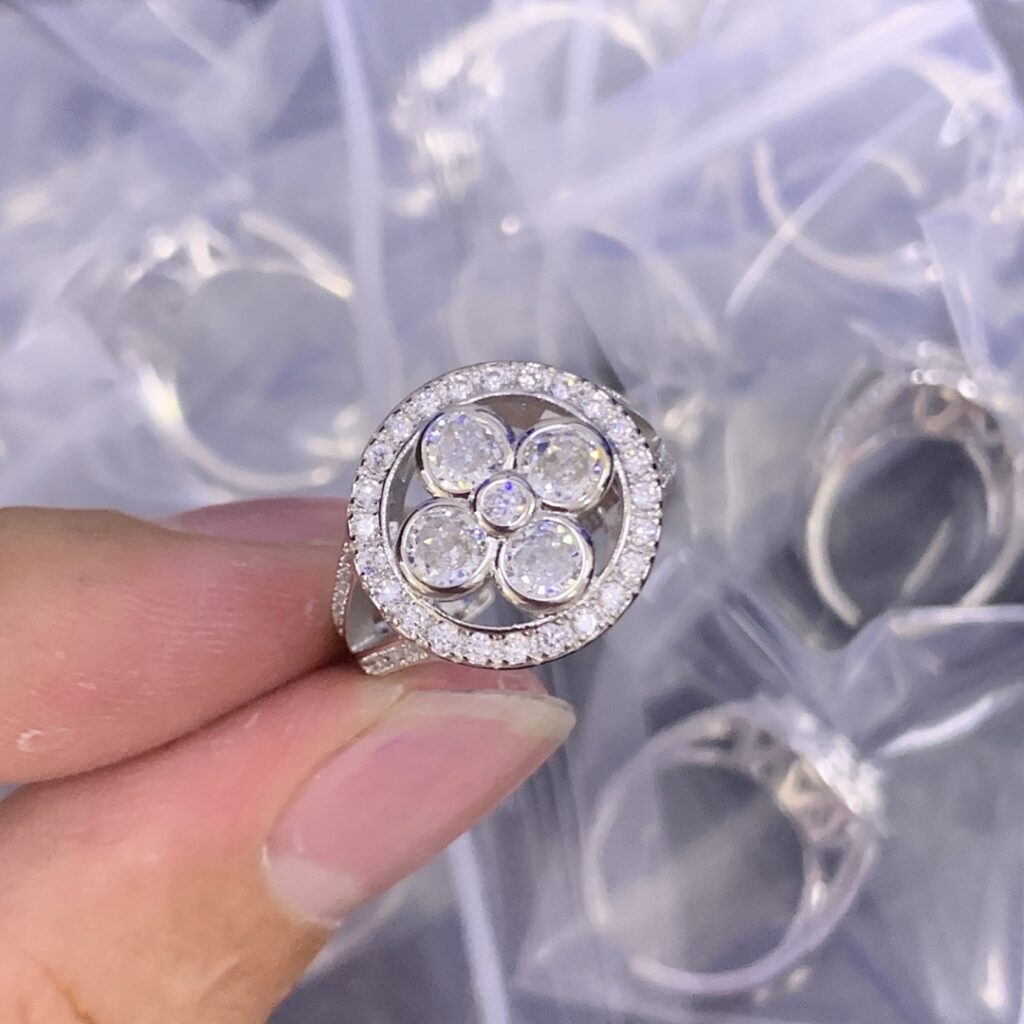 Louis Vuitton Jewelry Style 37