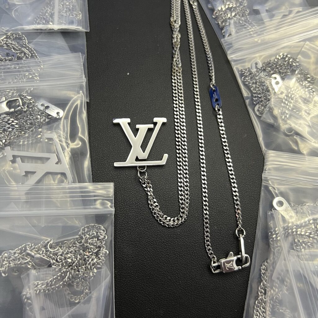 Louis Vuitton Jewelry Style 45