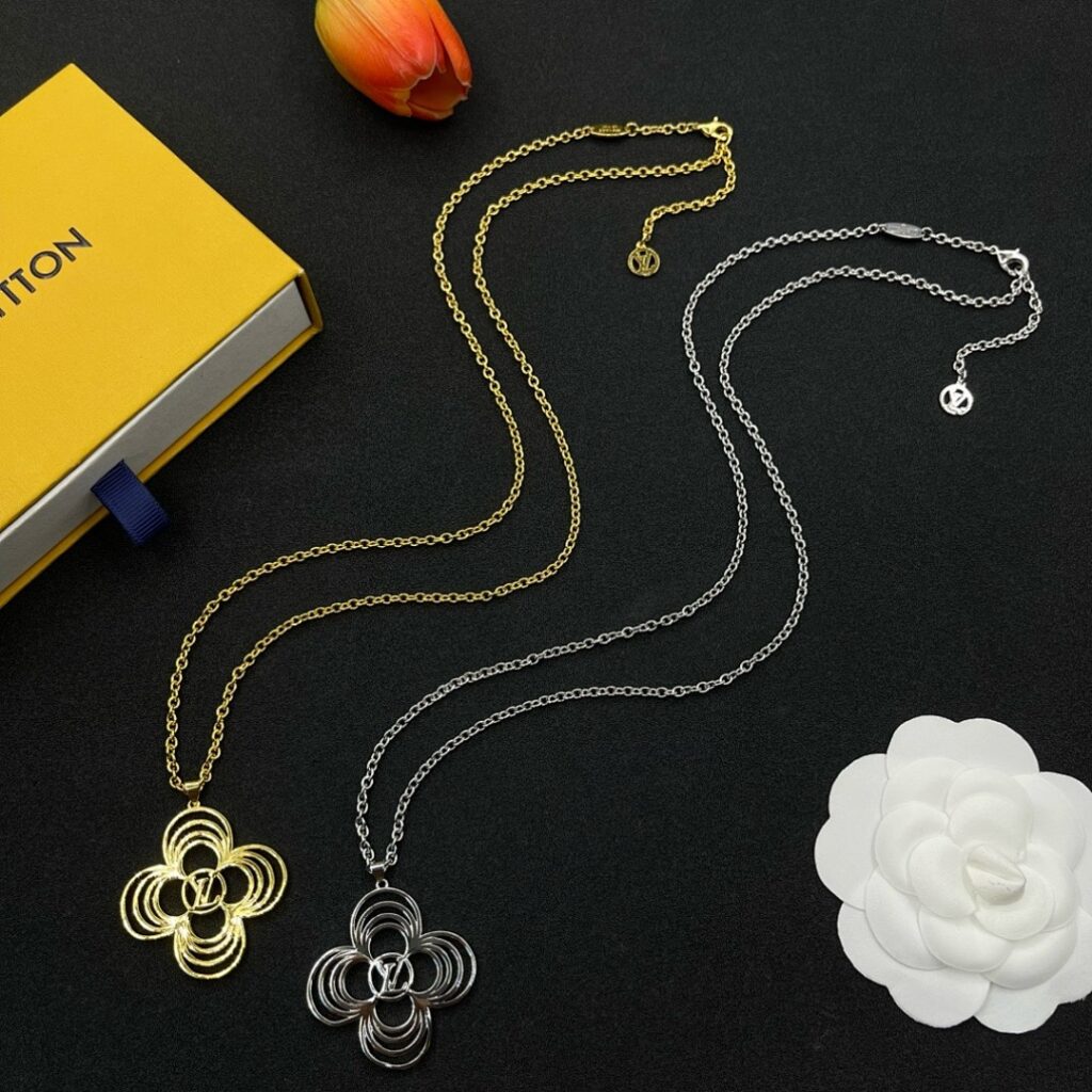 Louis Vuitton Jewelry Style 45