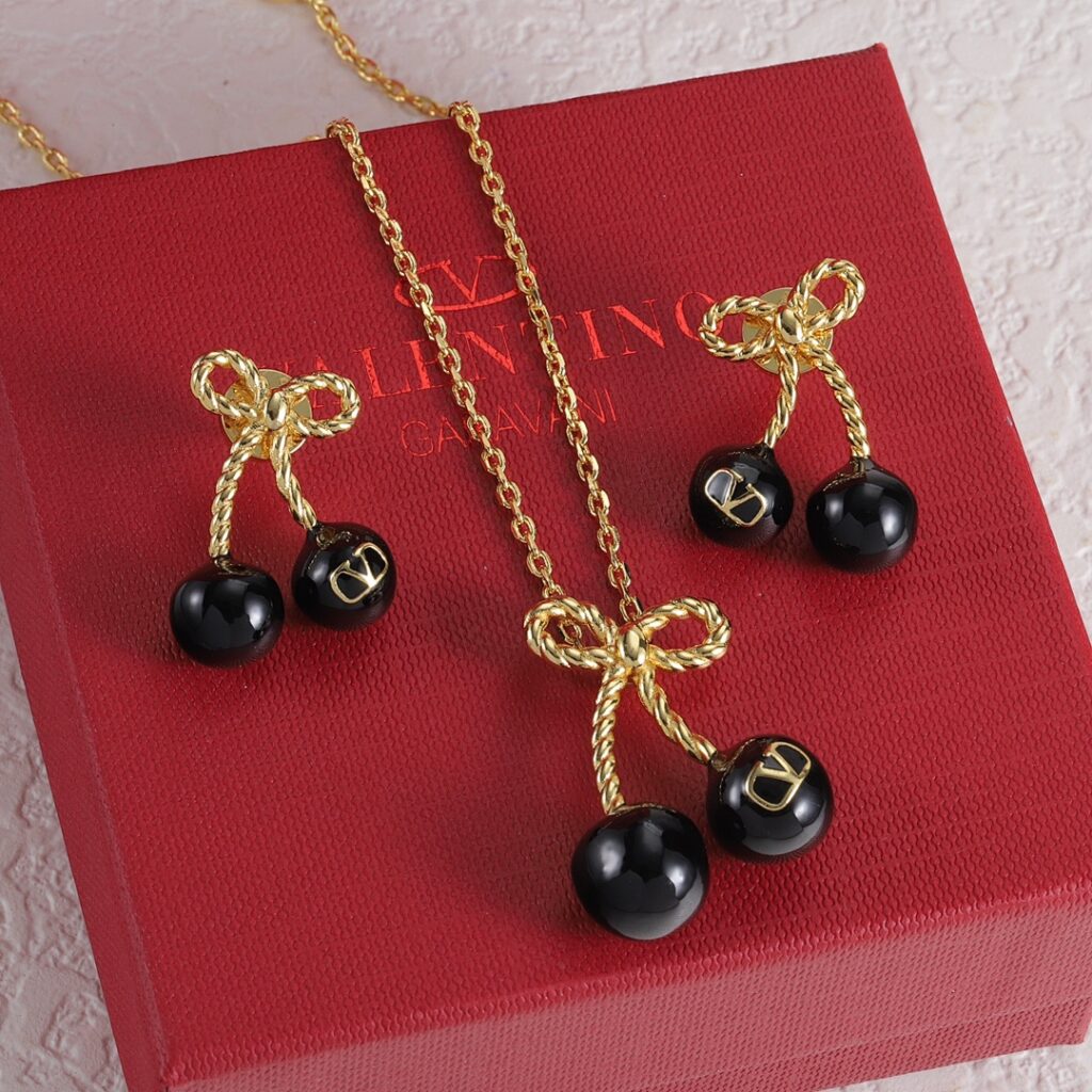 Valentino Necklace Style 45 40