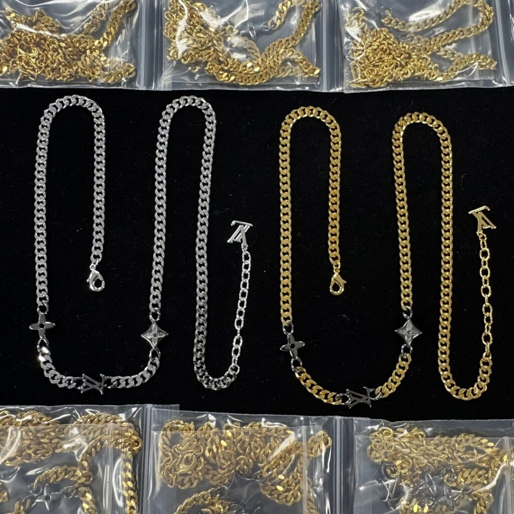 Louis Vuitton Jewelry Style 50