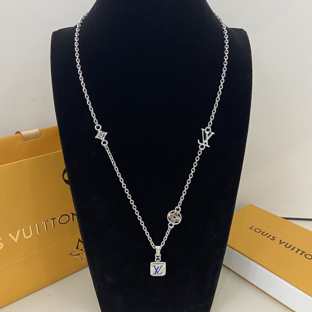 Louis Vuitton Jewelry Style 50