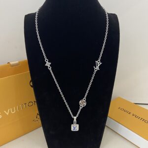 Louis Vuitton Jewelry Style 50
