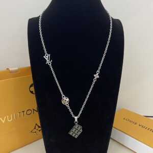 Louis Vuitton Jewelry Style 50