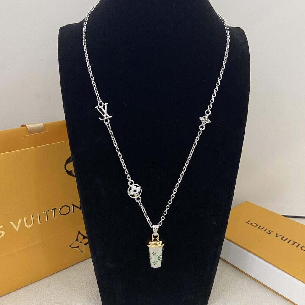 Louis Vuitton Jewelry Style 50