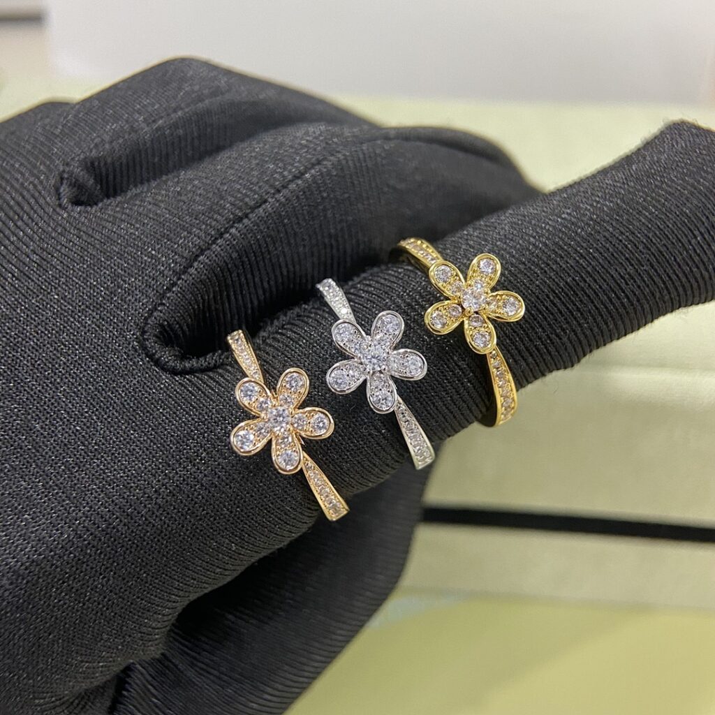 Van Cleef & Arpels Jewelry Style 42 size678