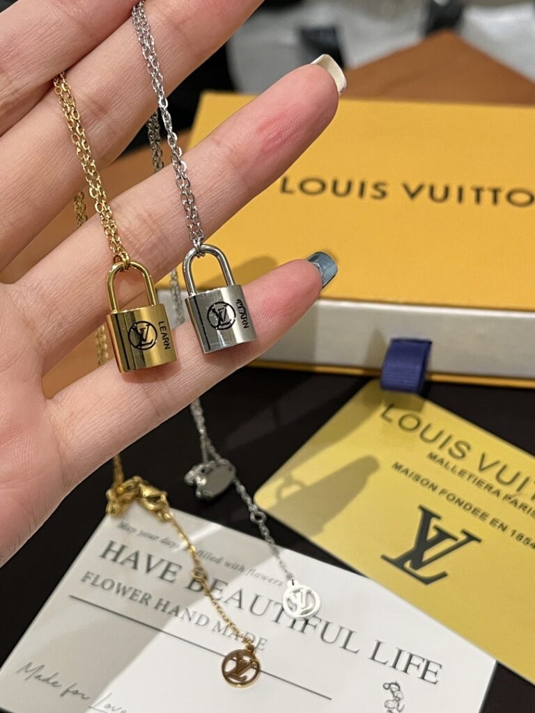 Louis Vuitton Jewelry Style 40