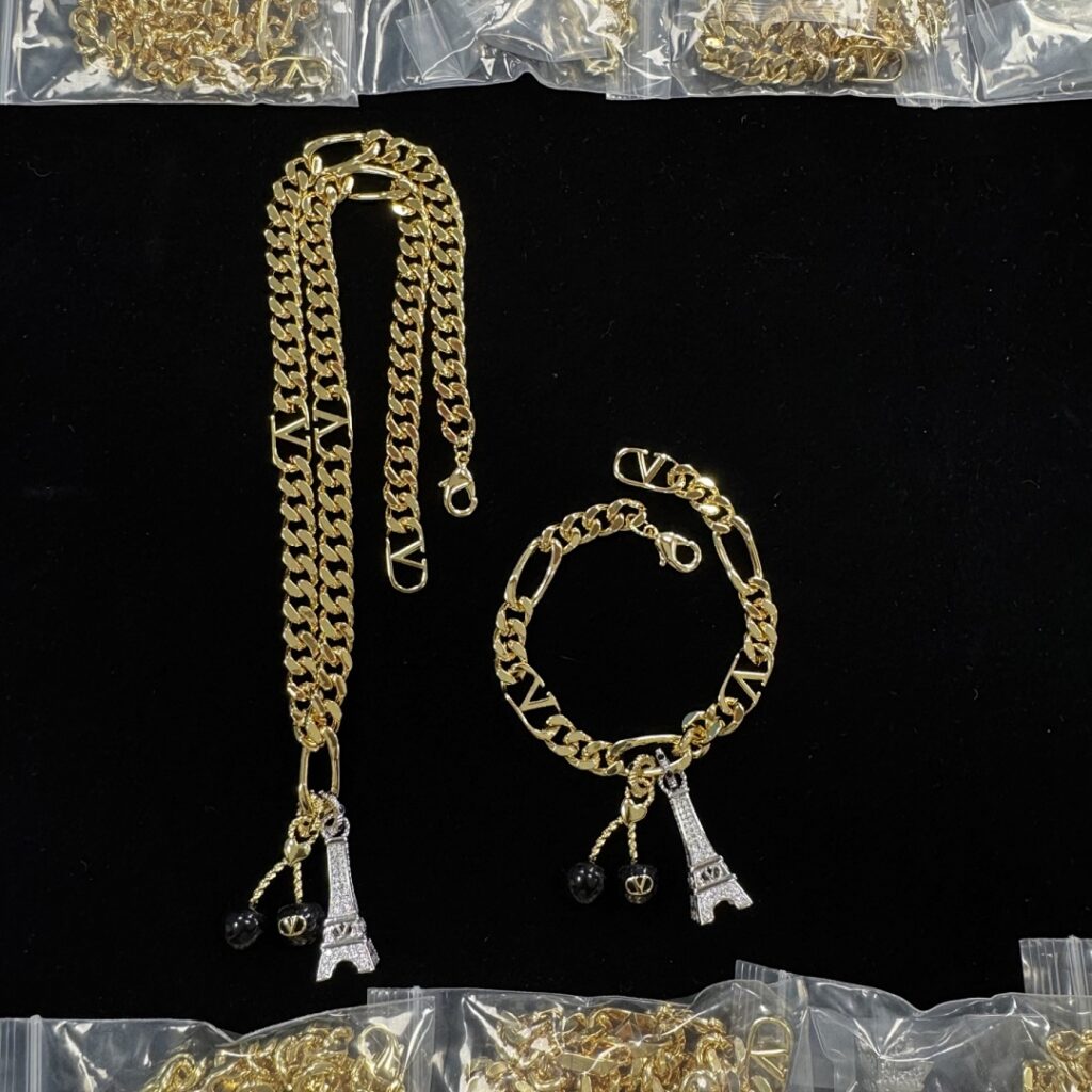 Valentino Necklace Style 60 50