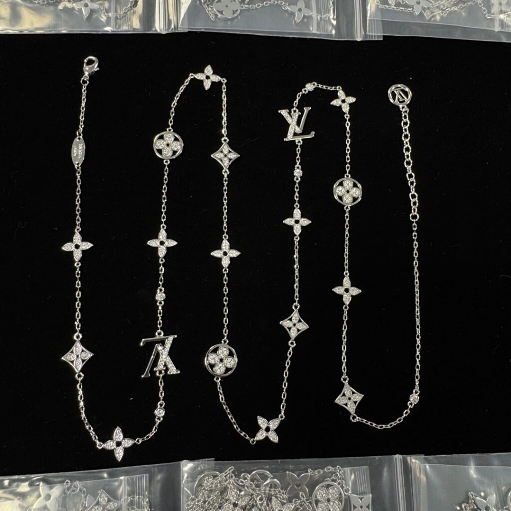 Louis Vuitton Jewelry Style 80