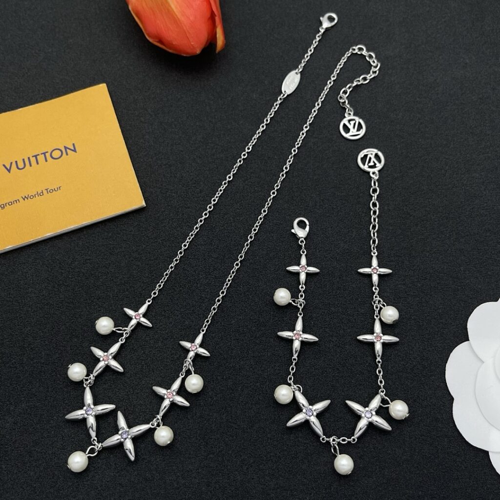 Louis Vuitton Jewelry Style 45