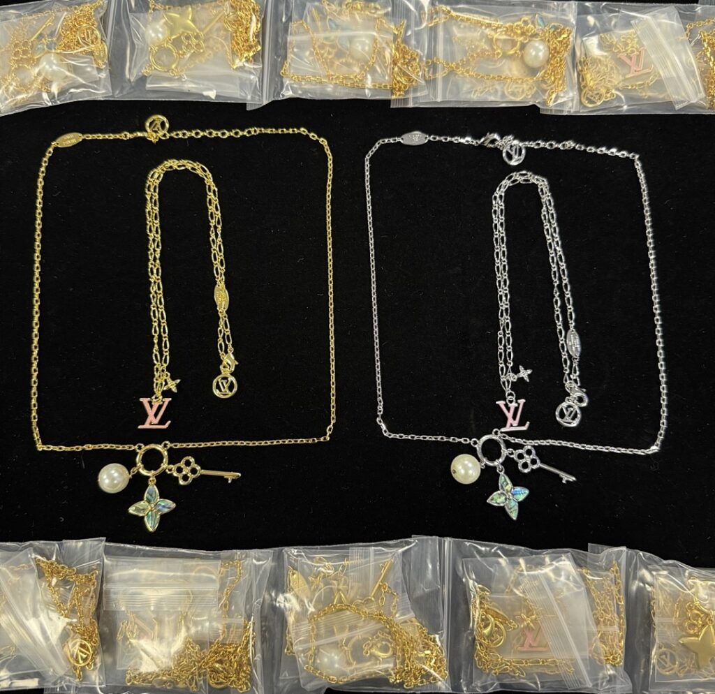 Louis Vuitton Jewelry Style 2 65