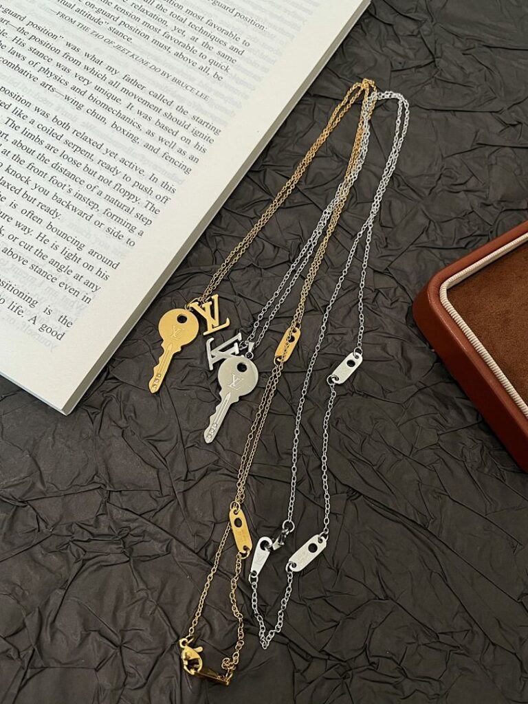 Louis Vuitton Jewelry Style 40