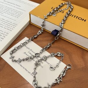 Louis Vuitton Necklace Style 75 50