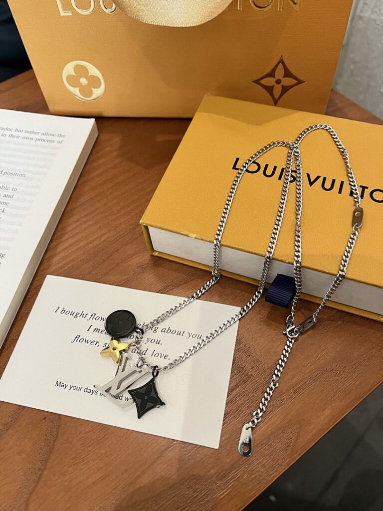 Louis Vuitton Jewelry Style 45
