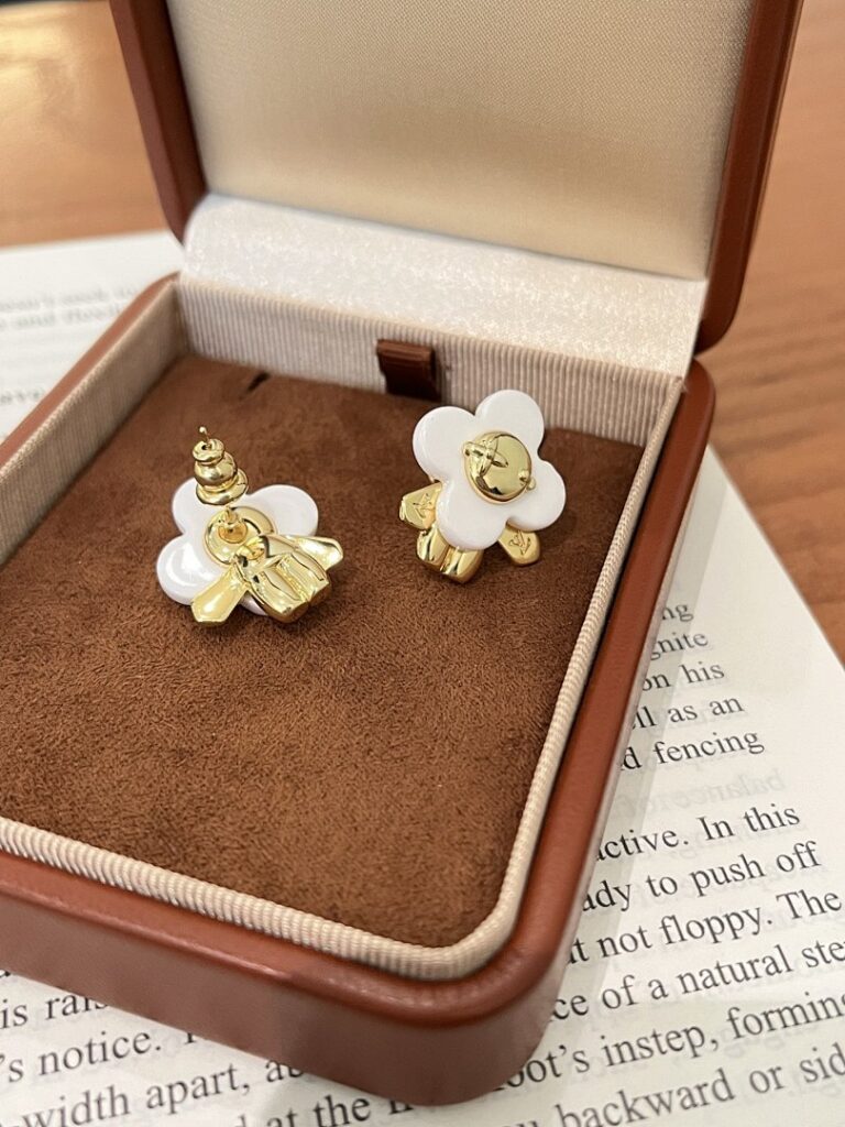 Louis Vuitton Jewelry Style 45