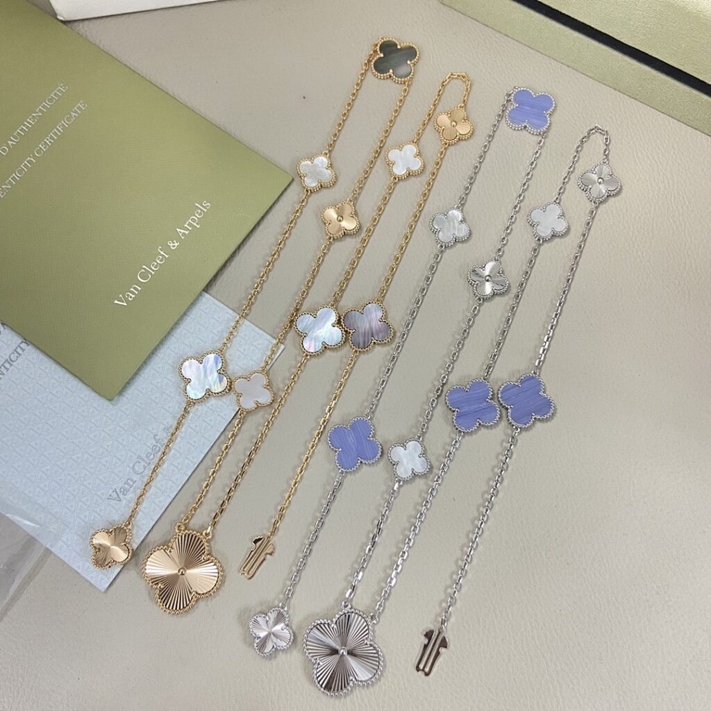 Van Cleef & Arpels Jewelry Style 210