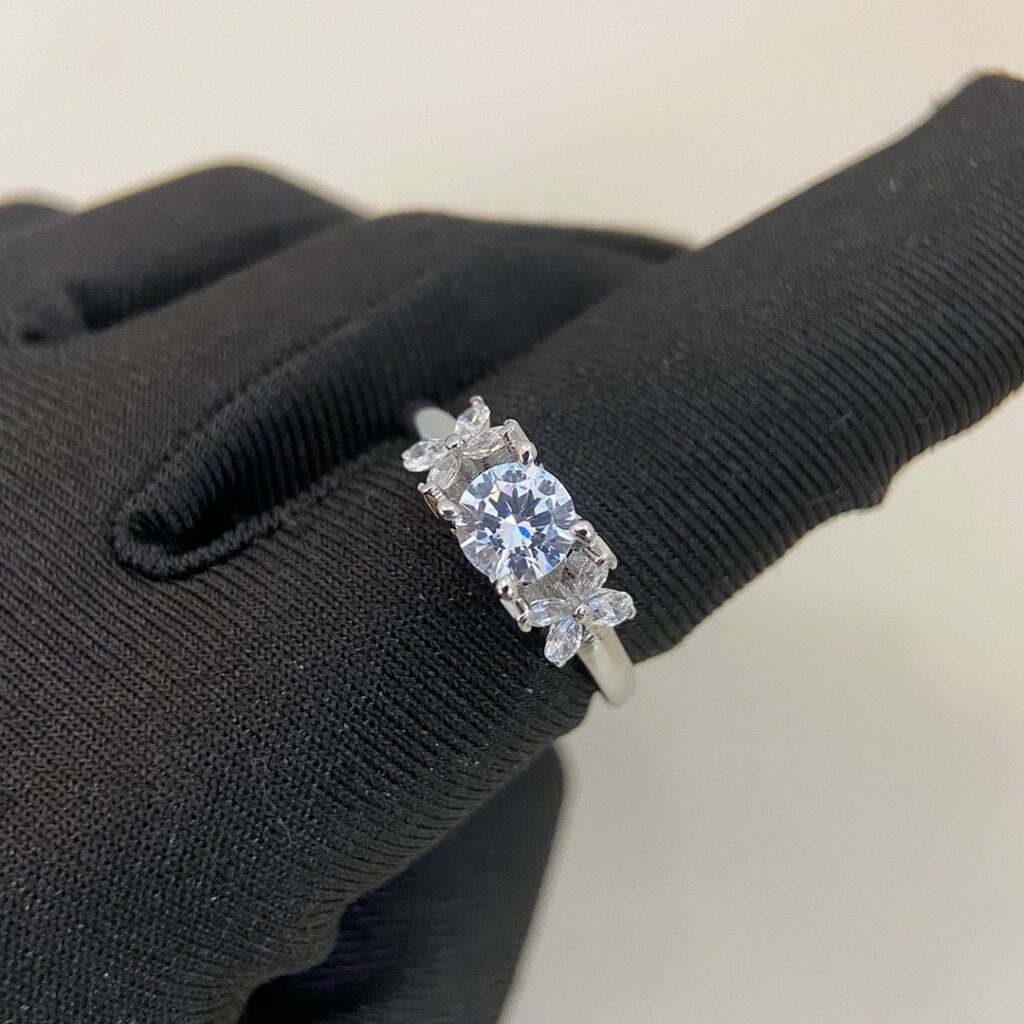 Graff Jewelry Style 40 size 678