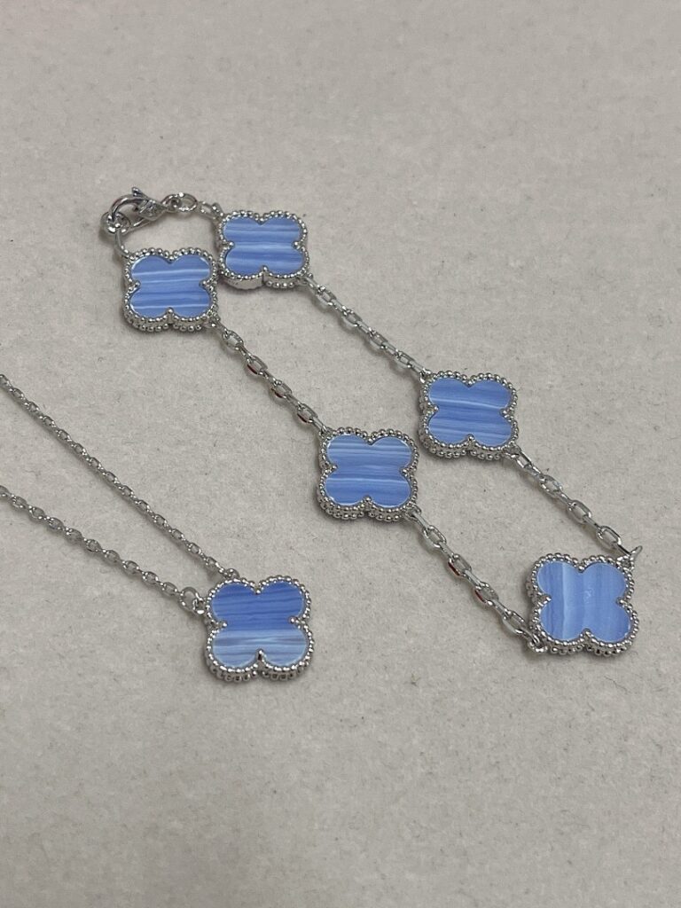 Van Cleef & Arpels Necklace Style 35 50