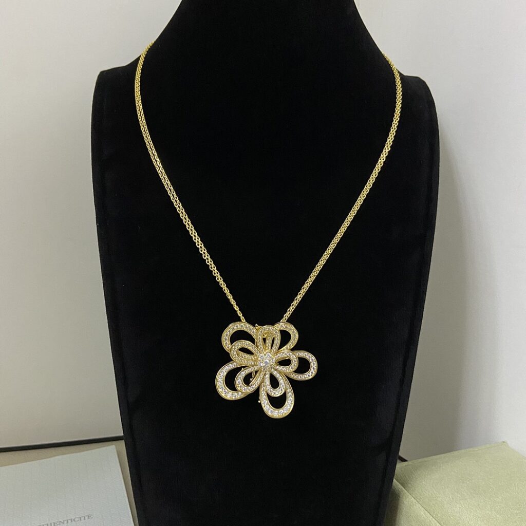 Van Cleef & Arpels Jewelry Style 80
