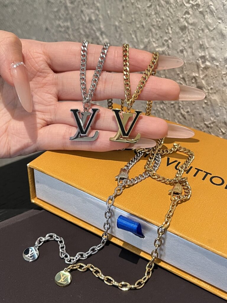 Louis Vuitton Jewelry Style 40