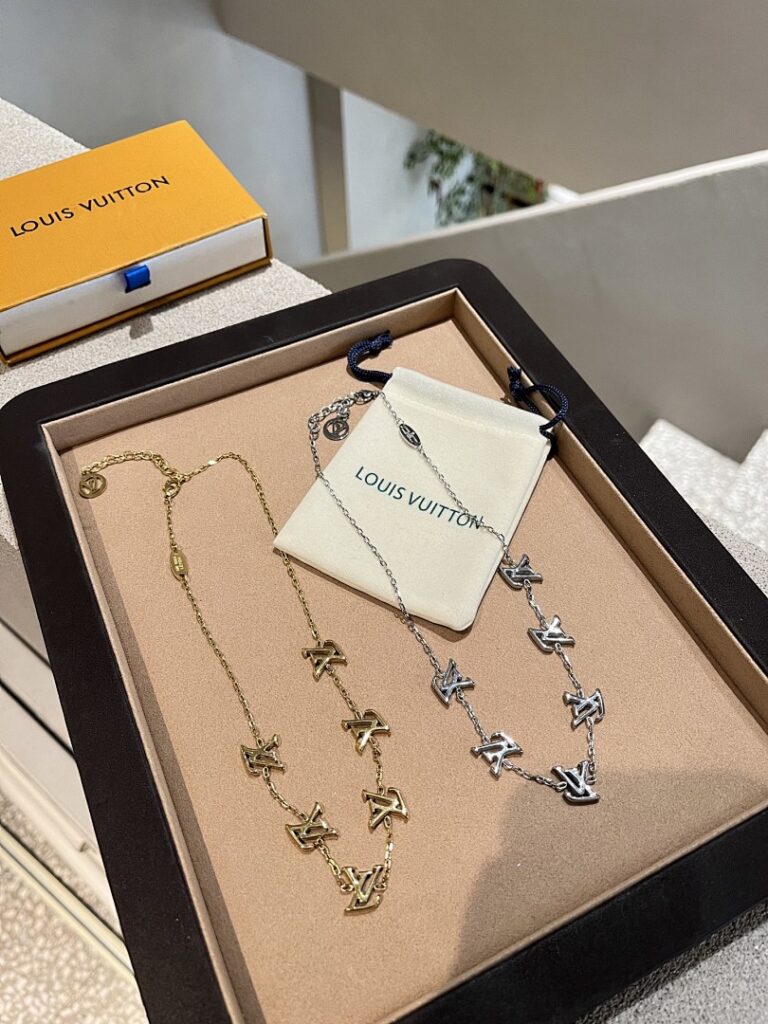 Louis Vuitton Jewelry Style 45