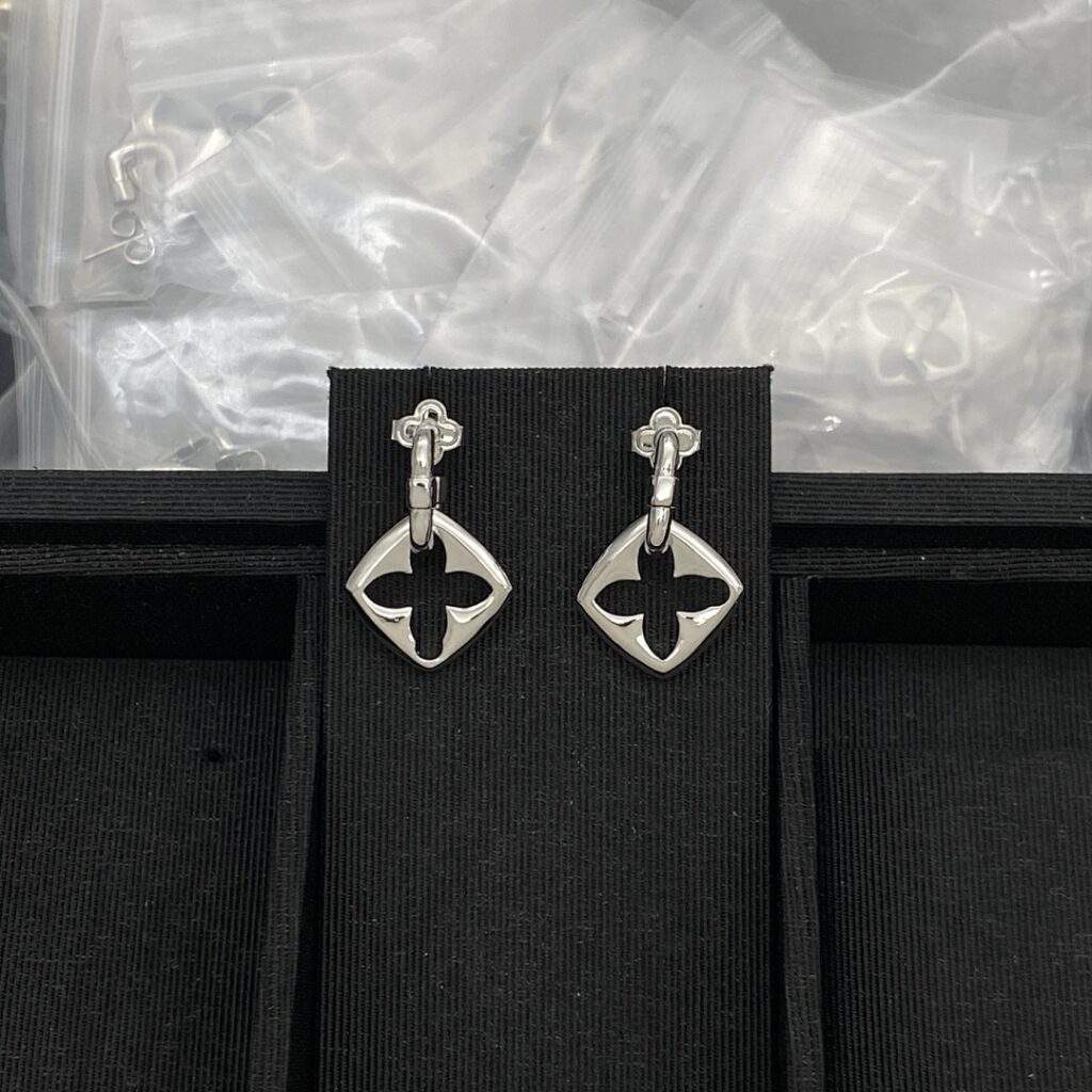 Louis Vuitton Jewelry Style 40