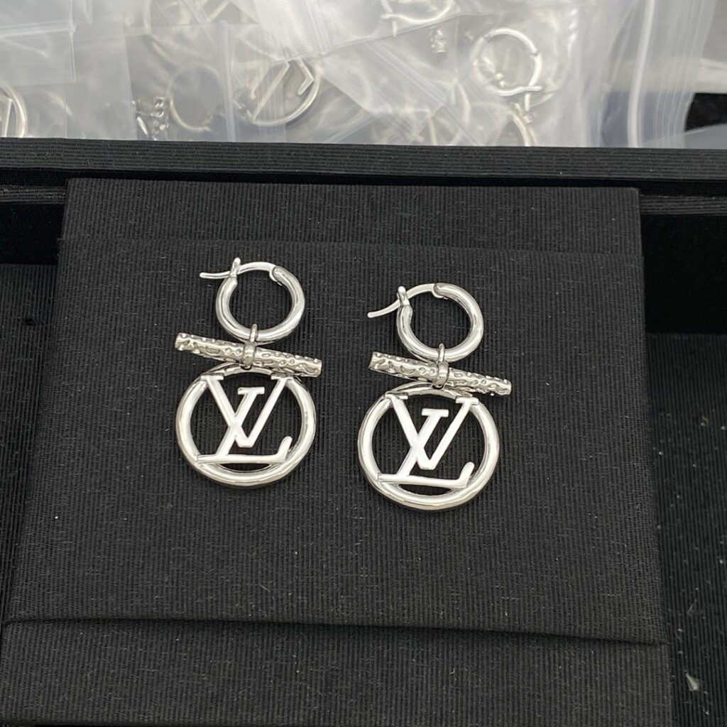 Louis Vuitton Jewelry Style 45