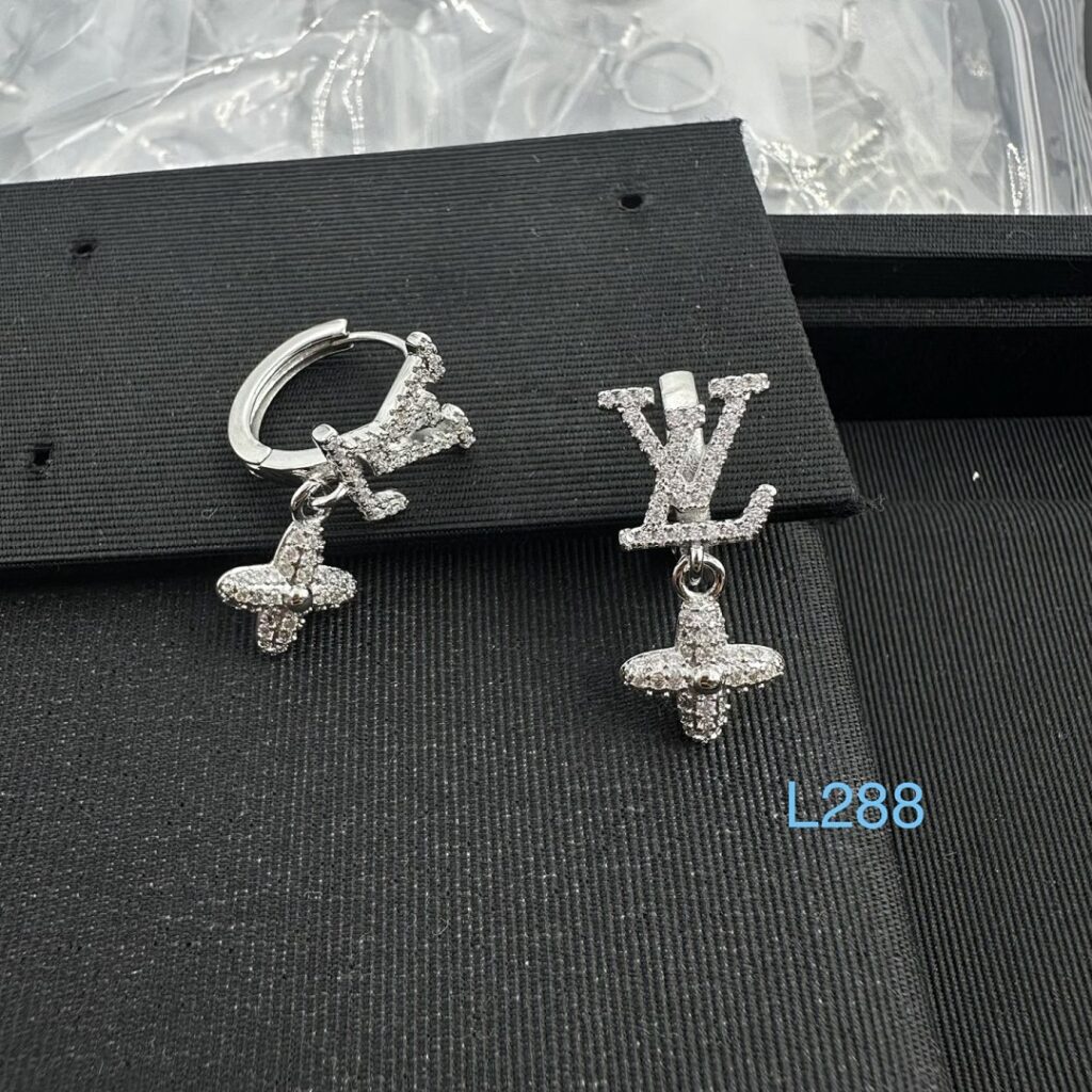 Louis Vuitton Jewelry Style 55
