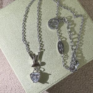 Louis Vuitton Jewelry Style 40