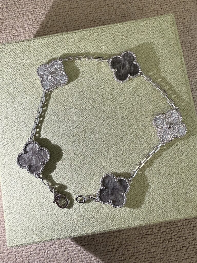 Van Cleef & Arpels Jewelry Style 50