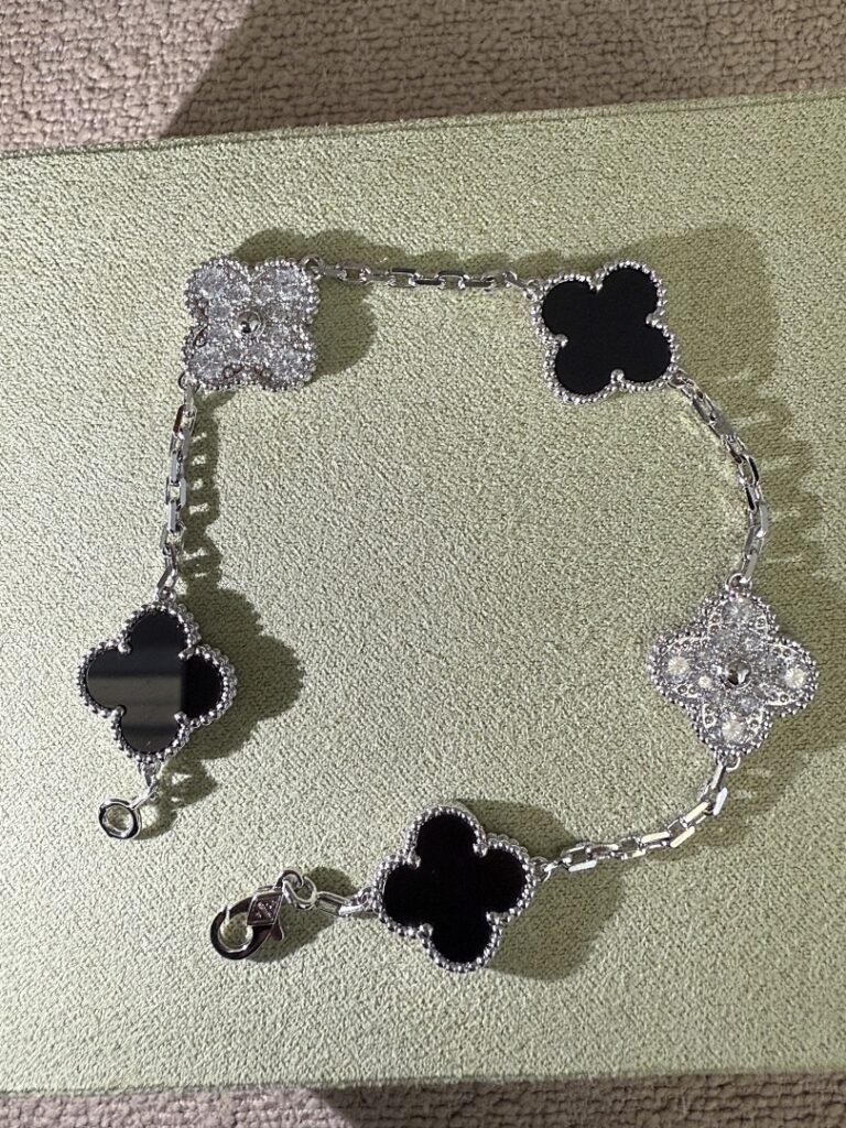 Van Cleef & Arpels Jewelry Style 50