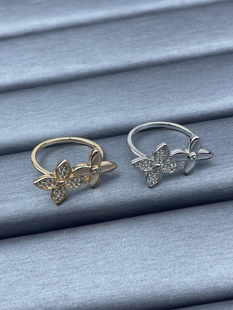 Louis Vuitton Jewelry Style 40 szie 678