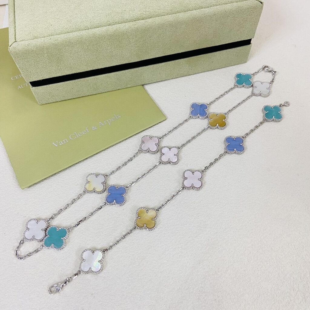 Van Cleef & Arpels Necklace Style 85 50