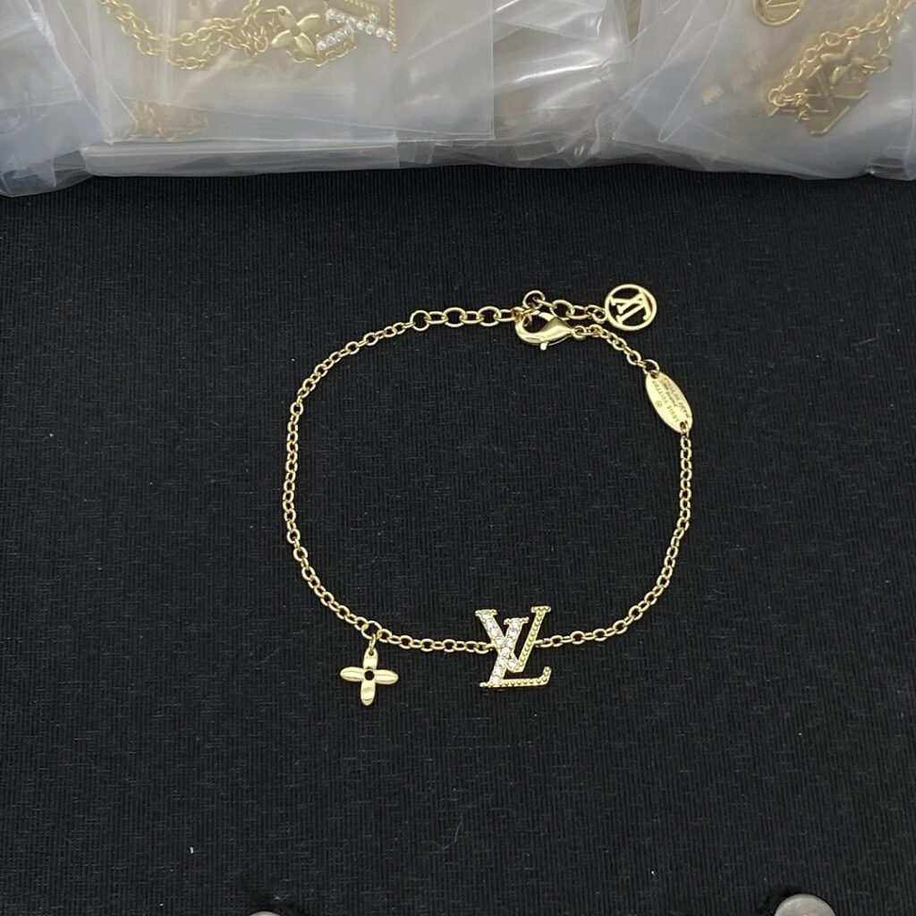 Louis Vuitton Jewelry Style 36