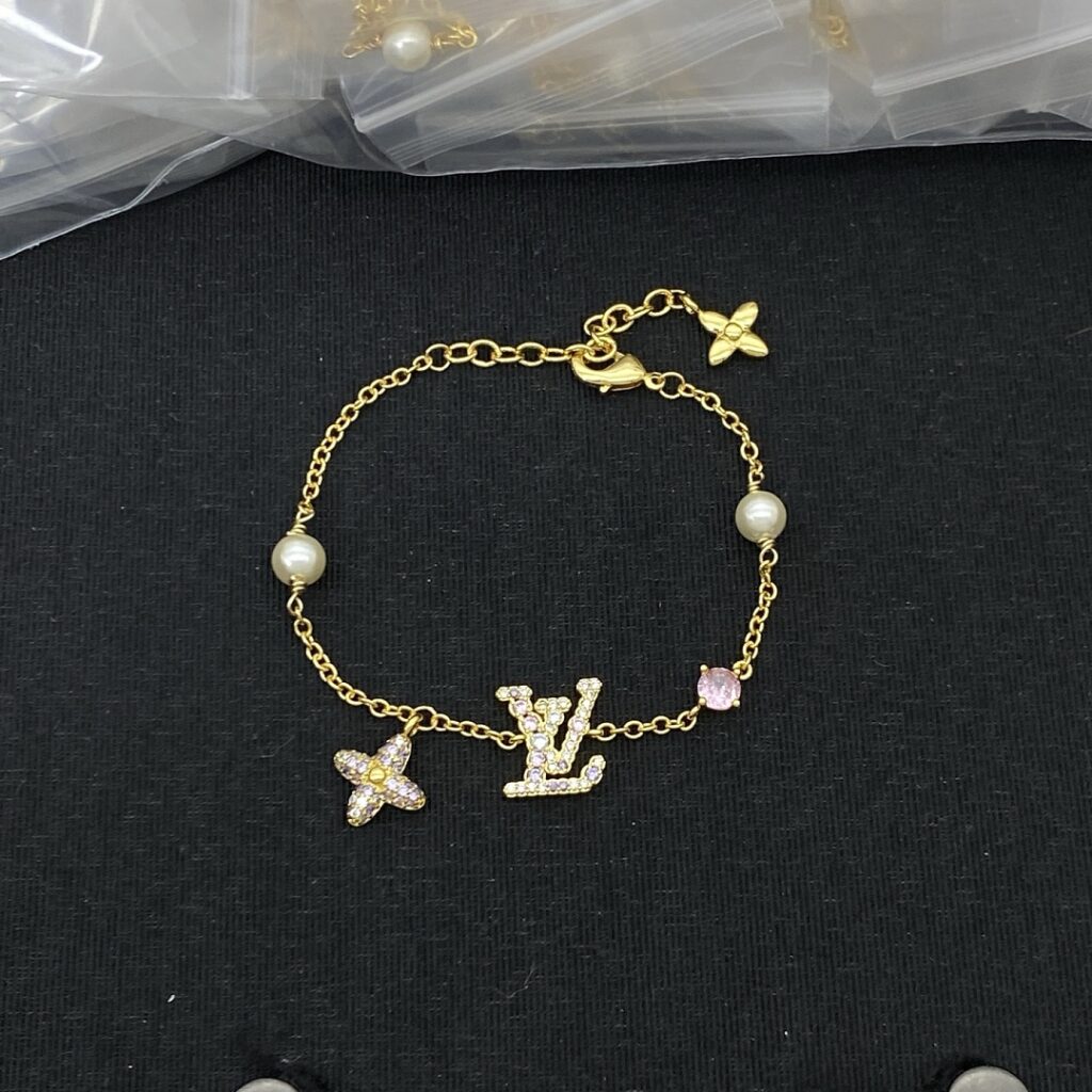 Louis Vuitton Jewelry Style 42