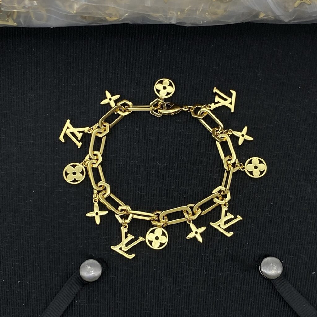 Louis Vuitton Jewelry Style 55
