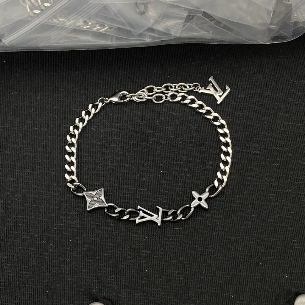 Louis Vuitton Jewelry Style 45