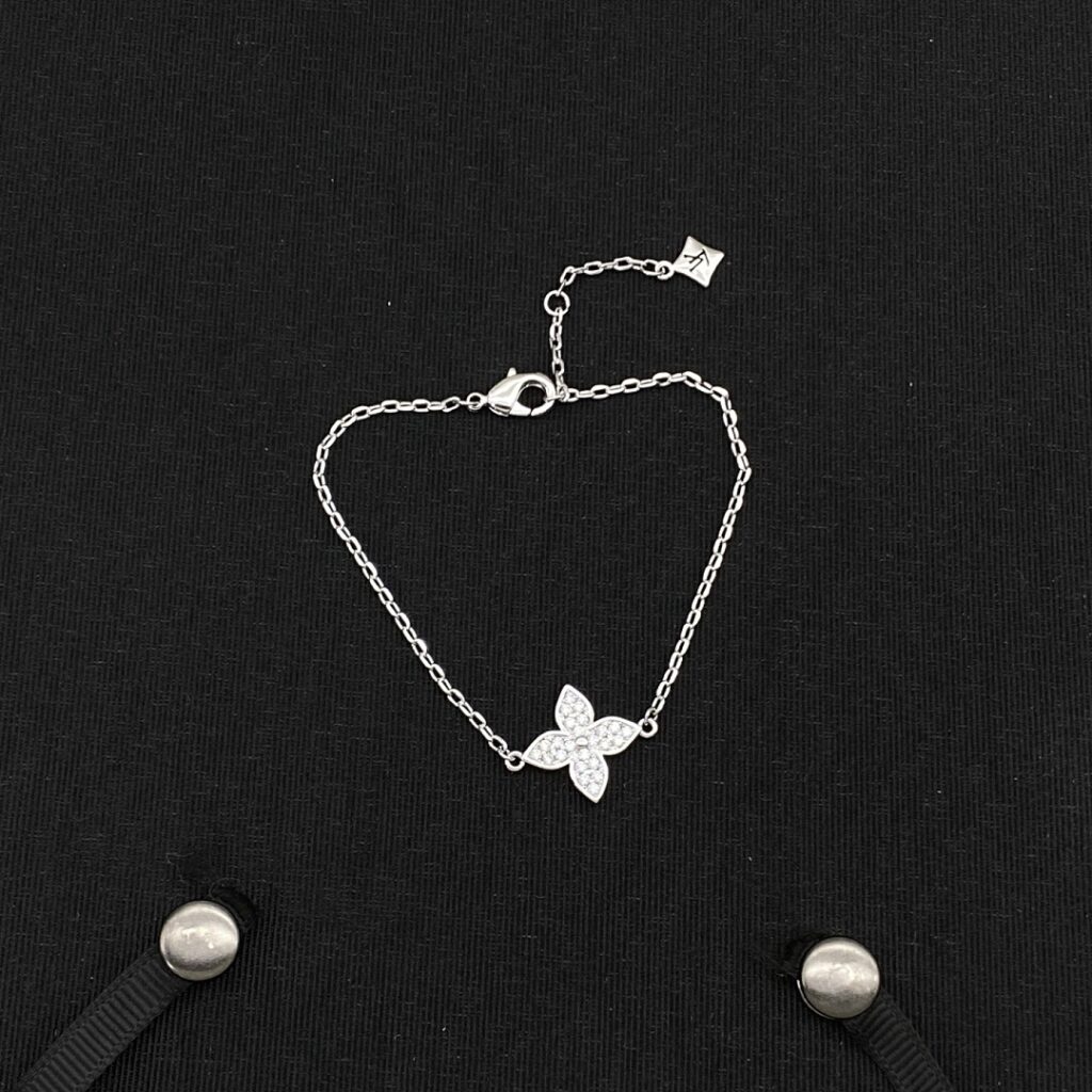 Louis Vuitton Jewelry Style 40