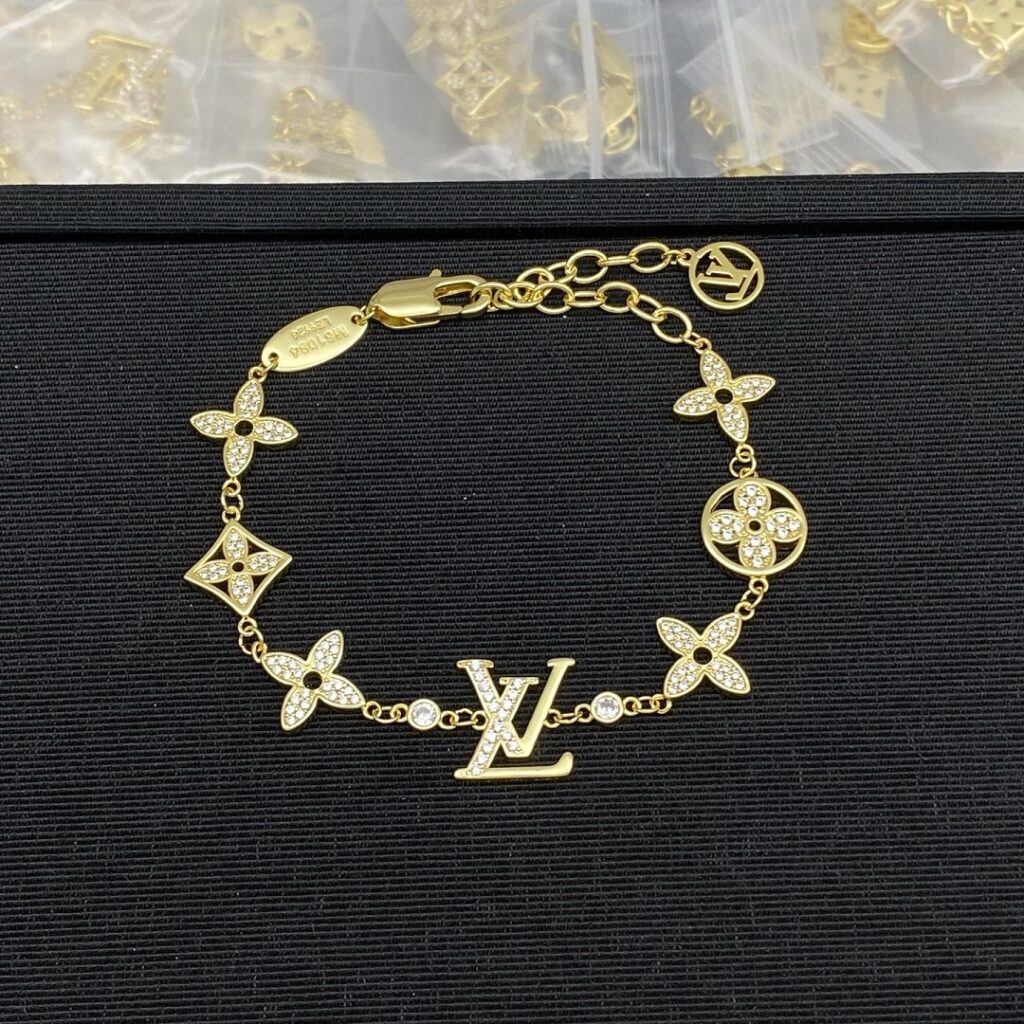 Louis Vuitton Jewelry Style 50