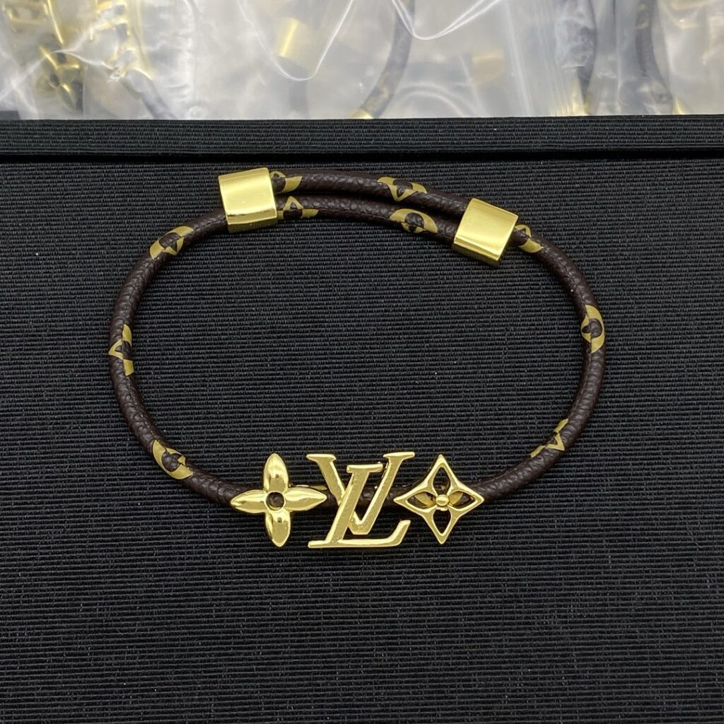 Louis Vuitton Jewelry Style 45