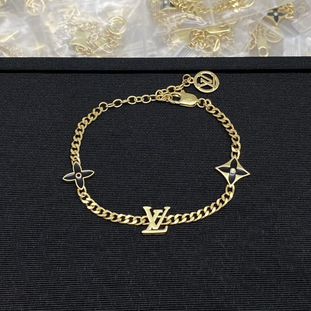Louis Vuitton Jewelry Style 40
