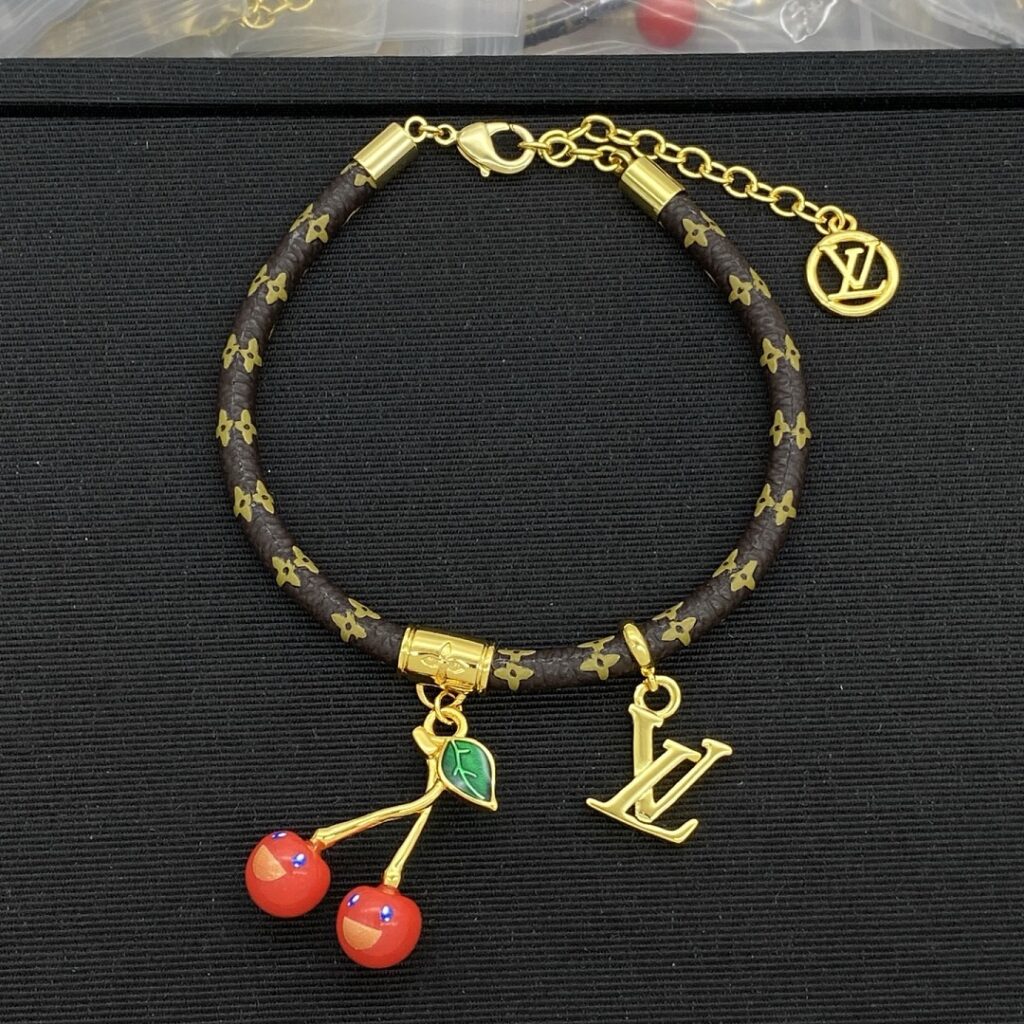 Louis Vuitton Jewelry Style 50
