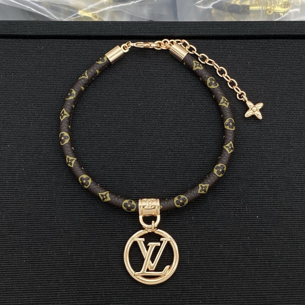 Louis Vuitton Jewelry Style 50
