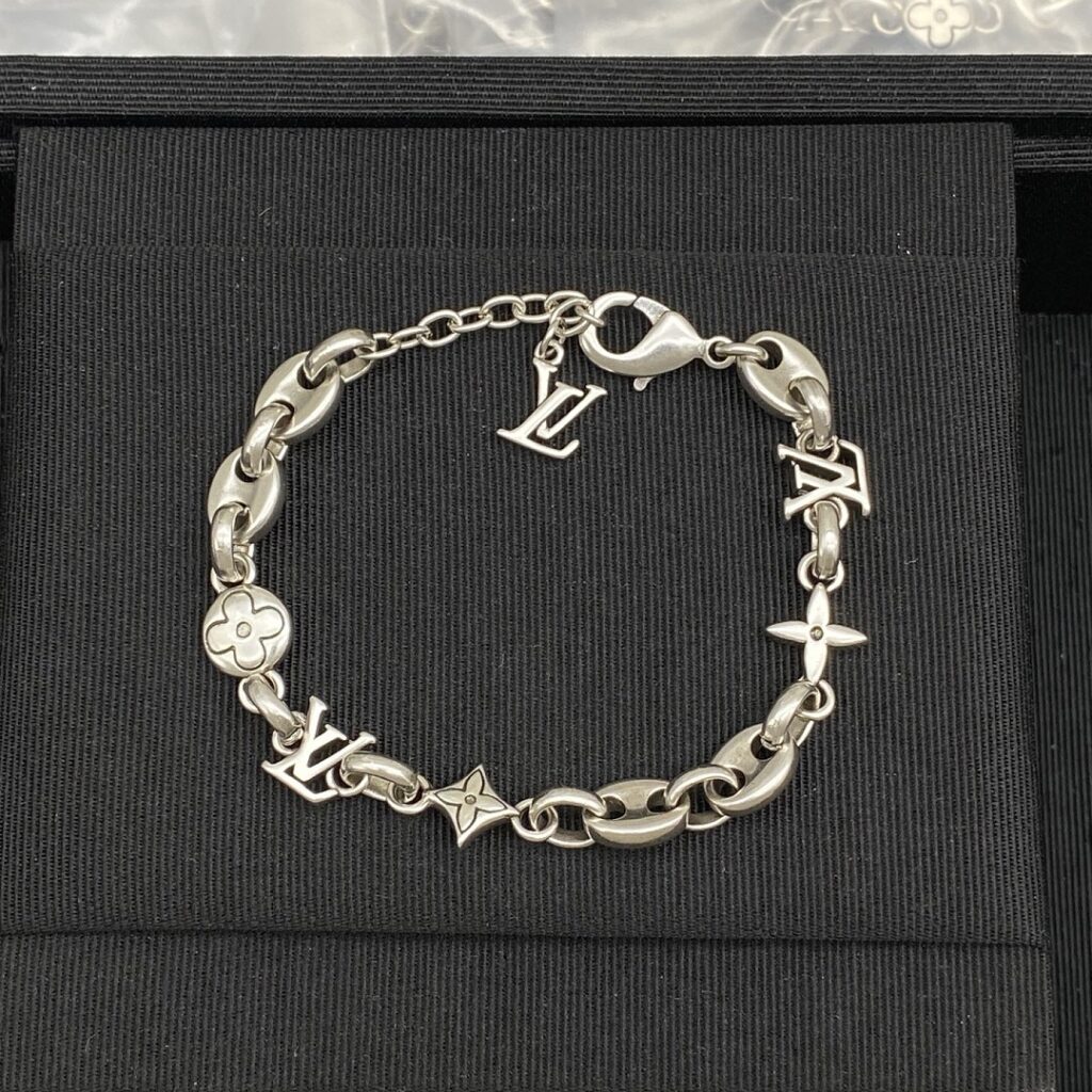 Louis Vuitton Jewelry Style 50