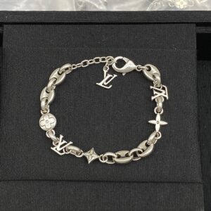 Louis Vuitton Jewelry Style 50